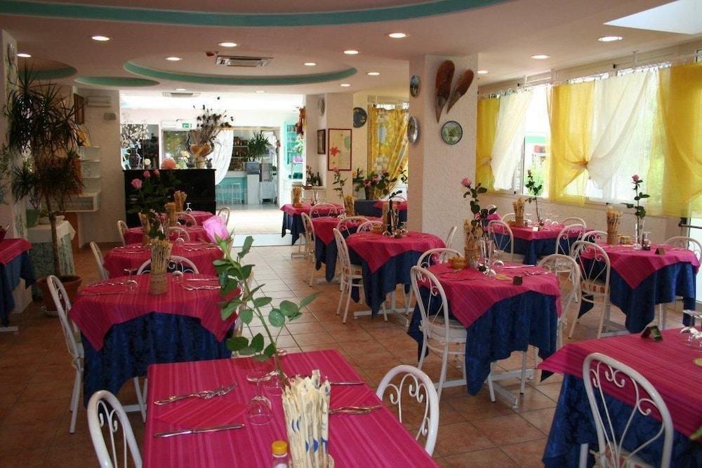 Hotel Marconi Cattolica Buitenkant foto